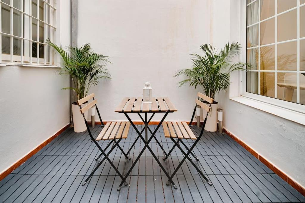 Encantador Apartamento Con Patio Málaga Eksteriør billede